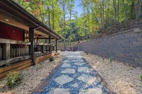 Trails End Lodge Spacious 5-bedroom cabin in tranquil Morganton with AC, WiFi Hotels near Chattahoochee-Oconee National Forest