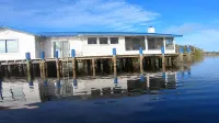 Tahiti Style 5 Star over-Water Bungalow + Lake House Blue + YouTube Video's Pets