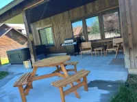 Over 300” of snow! Come play, eat and hot tub!