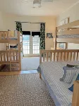 Goose Creek Cutie 4 bedrooms- downtown,beaches, Summerville, naval Hotels in Goose Creek