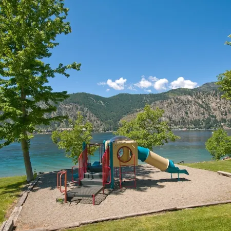 Vacation Family Home. 180 View of Beautiful Lake Chelan. Private Backyard.