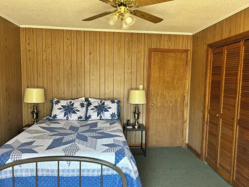 The Bunkhouse at St Julien - Vintage Waterfront Lake House