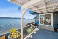 Waterfront-Cozy Cottage on the Water! Best View of Pnw Moody Season. Green Clean