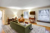 Charming 2BR, near Park Ave with private balcony!