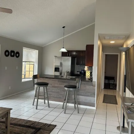 Escape to this charming villa in picturesque Palm Harbor. With 2 cozy bedrooms.