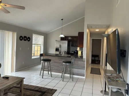 Escape to this charming villa in picturesque Palm Harbor. With 2 cozy bedrooms.