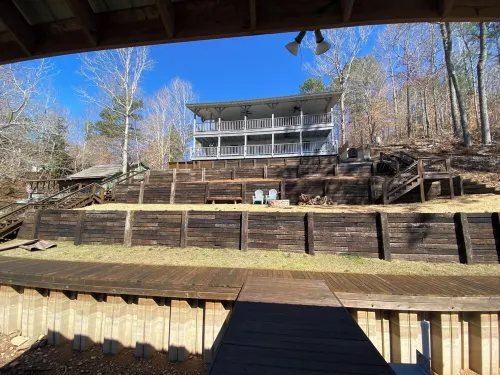 Gorgeous views, deep water, in peaceful /no-wake cove! FIRE PIT!