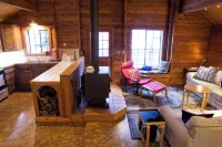 Cozy Mountain Cabin: Modern Amenities, Room for the Whole Family and then some