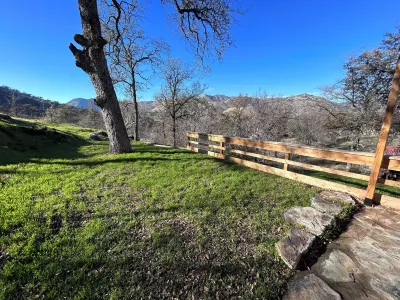 Hillside Hideaway Hotels near Slick Rock Recreation Area