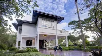 The Henry Hotel Manila