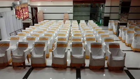 Devansh Bhanu Residency Dbr Отели рядом с достопримечательностью «Sri Mukeshwara Swamy Temple, Sri Kalahasti»