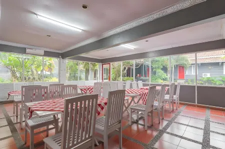 RedDoorz Plus @ Otista Garut