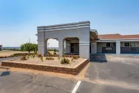 Econo Lodge Inn & Suites