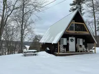 Cherokee Cabin Renovated - Cliff & Lake Views - Cave Run Lake & Red River Gorge فنادق في Menifee County