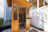 Stylish retreat in charming Richmond with Private Sauna and other modern touches 리치몬드 호텔