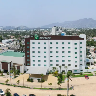 Holiday Inn Acapulco la Isla, an IHG Hotel Hotels near Boulevard Barra Vieja