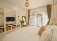 Latiga Villa Yogyakarta Hotels in Harjobinangun
