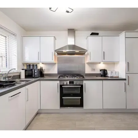 Charming 3 Bed Home in Stepps, Glasgow - Garden & Patio