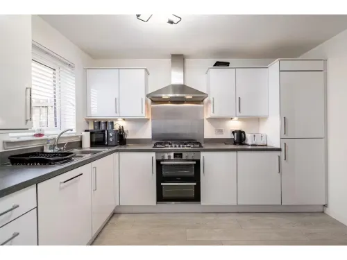 Charming 3 Bed Home in Stepps, Glasgow - Garden & Patio - 2 étoiles