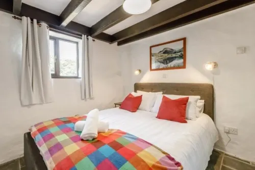 Light and airy traditional Devon Barn, pet friendly! 엄버레이 호텔