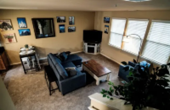 Eat-Sleep-Stroll-Repeat! Walkable Midtown 2BR Home リノのホテル