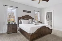 Beautiful Relaxing House w a private lake joining the Mammoth Cave National Park Hotels near Mammoth Cave