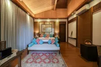 Lihim Resorts