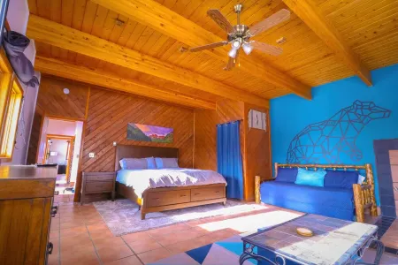 Cozy Lodge located in the heart of CB south. Near restaurants and bus