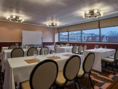 Graduate by Hilton Bloomington Hotels in Bloomington