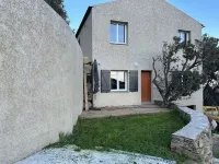 Quiet house with superb sea view