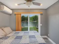 Quiet oasis steps from the water with access to Canadian Lakes amenities! Hotéis em Mecosta County