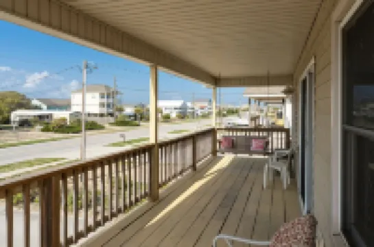 Spacious 4BR, Near Surf City Beach