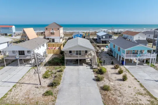 Spacious 4BR, Near Surf City Beach