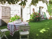 Spacious garden center of Pezenas Hotels in Pezenas