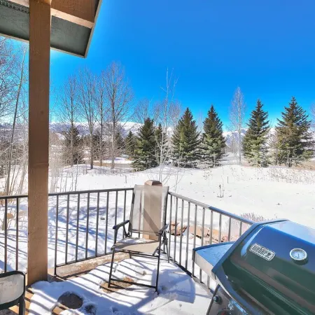 Eden Mountain Home - 7 Bedrooms on Three Floors