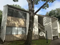 Texas Lake Life is Condo on Lake Conroe with a Texas style! Steps away from lake Hotel a 