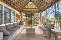 Spacious Living Less Than 2 Miles from Elon University!