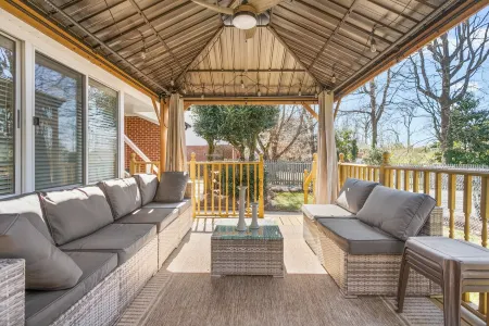 Spacious Living Less Than 2 Miles from Elon University!