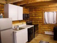 Petite Cabin With Ladder Loft Hotels in Fishhook