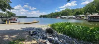 Lake Tillery Area, 4-bedroom house in charming Norwood with WiFi, Deck and AC