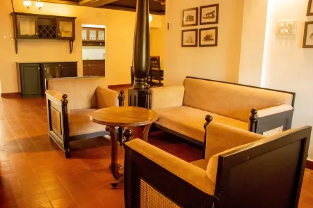 Fortbeach Service Apartments Отели рядом со станцией Metro  Aluva Railway Station