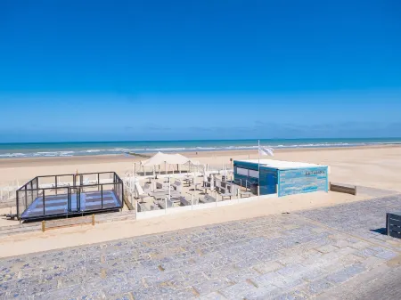 Apartment with 3 Bedrooms and Sea View Отели рядом с достопримечательностью «Residence Park Cosmos - B.V.B.A. Luna»