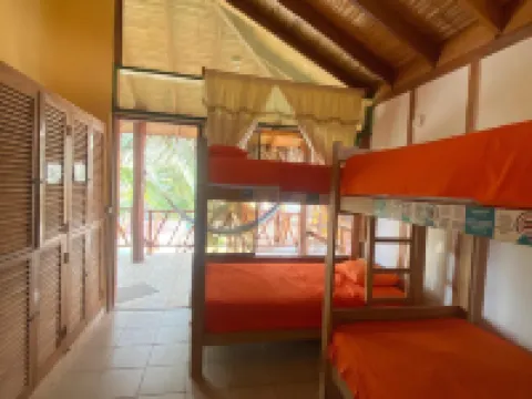 The Point Mancora - Beach Party Hostel Hoteles en Máncora