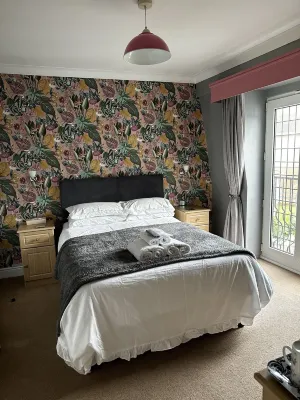 The White Lodge - homestay
