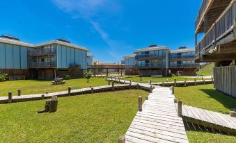 Ocean View Optional Golf Cart Sleeps 6