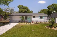 Heated Pool Close to St Pete Tampa Pet Friendly Hotels near Island Bamboo