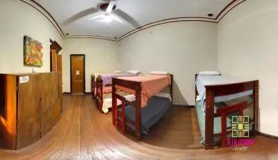 A la Gurda Hostel Hôtels à : 