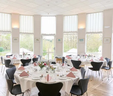 Vejlsøhus Hotel and Conference Center Отели рядом с достопримечательностью «Mariehoj Kirke»