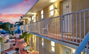 Cozy Corner Beach Apartment