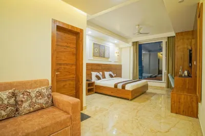 Hotel Nirvana Bliss, Behind Parmarth Niketan Hotels near Baba Kali Kamali vanprasth Aashram